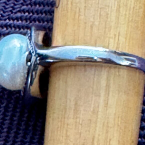 Beautiful .925 Sterling ring with gemstone womens size 6 - Picture 2 of 5